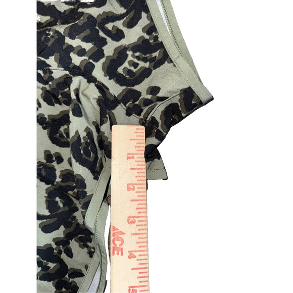 Victoria Sport Green Black Cheetah Leopard Lightweight Active Shorts Sz L - Picture 9 of 10